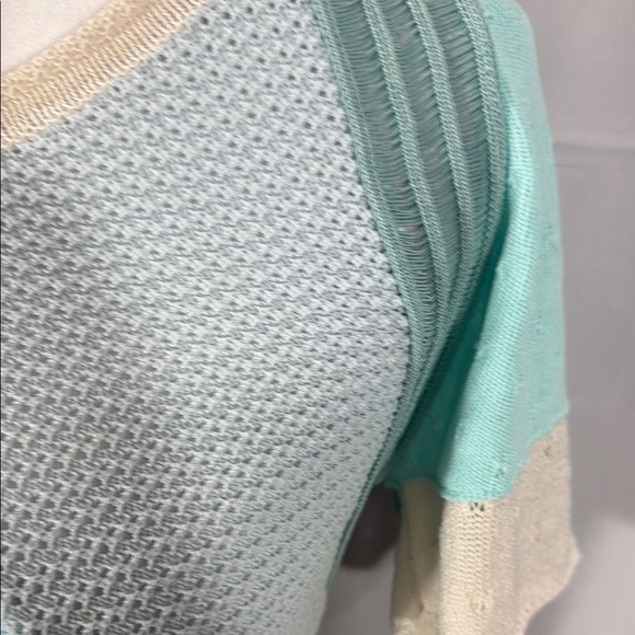 Aldo Martins Textured Knit Top in Soft Gray and Cream Size 6 - Picture 6 of 10